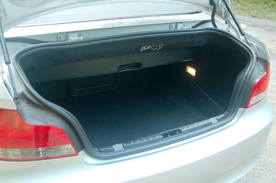  BMW 128i Convertible 2008 года  (фото 13 из 32)